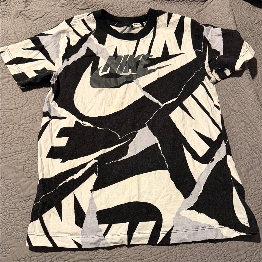 Nike Kids Black and Gray Graphic Tee